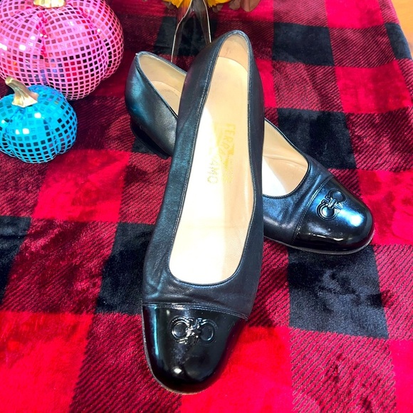 SALVATORE FERRAGAMO Black Leather & Patent Cap Toe Ballet Low Heel Size 8.5 C - Picture 13 of 13